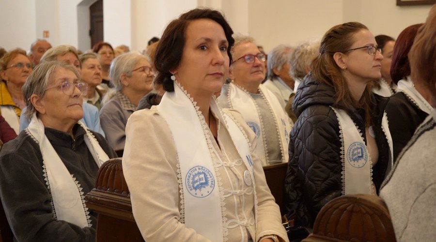 20251017_EZISREF_Noszovetseg_fekvo_borito