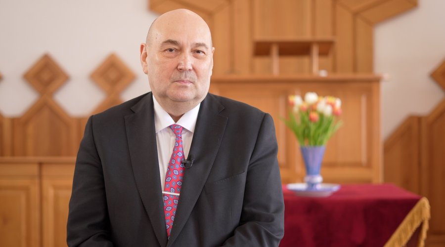 202604_husveti_videouzenet_borito2