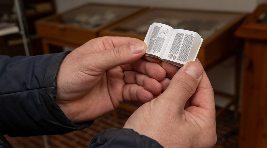 A bibliamúzeumban_fotós_Zelenka_Attila