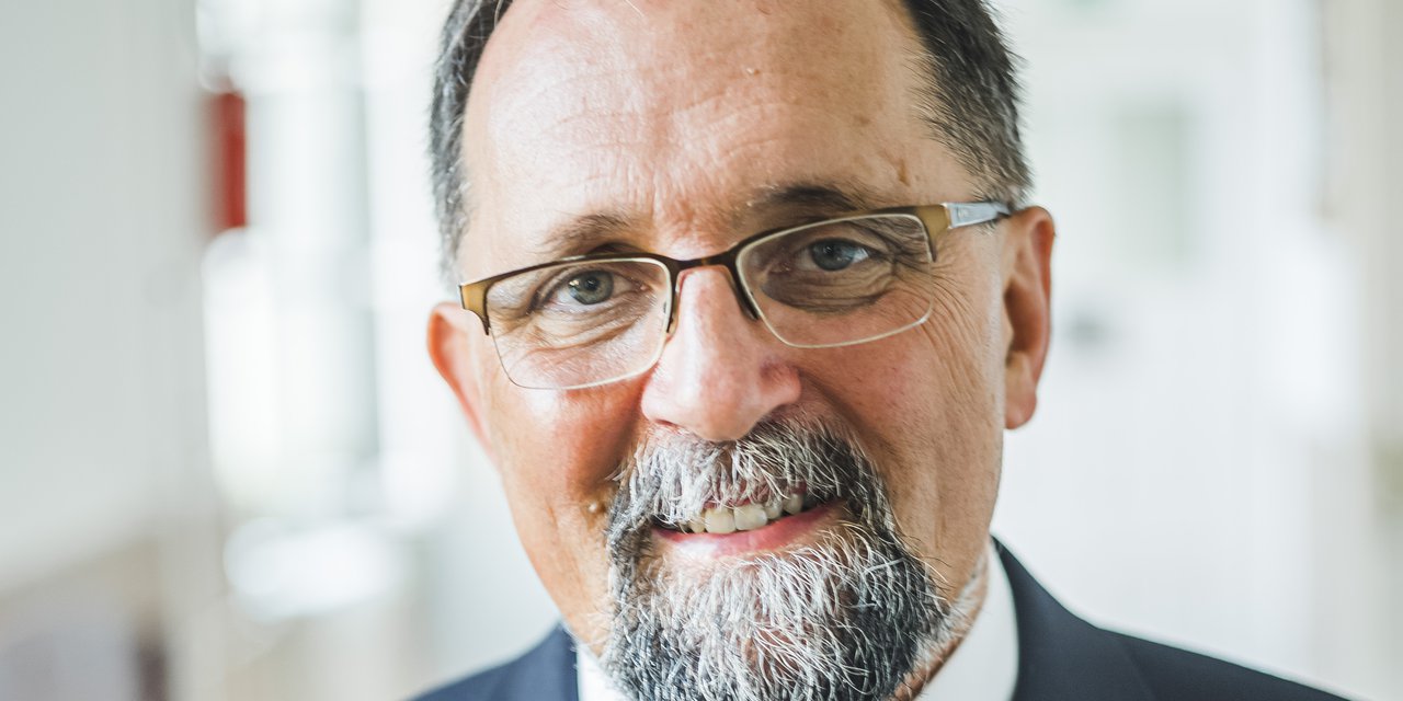 Ábrám Tibor portré