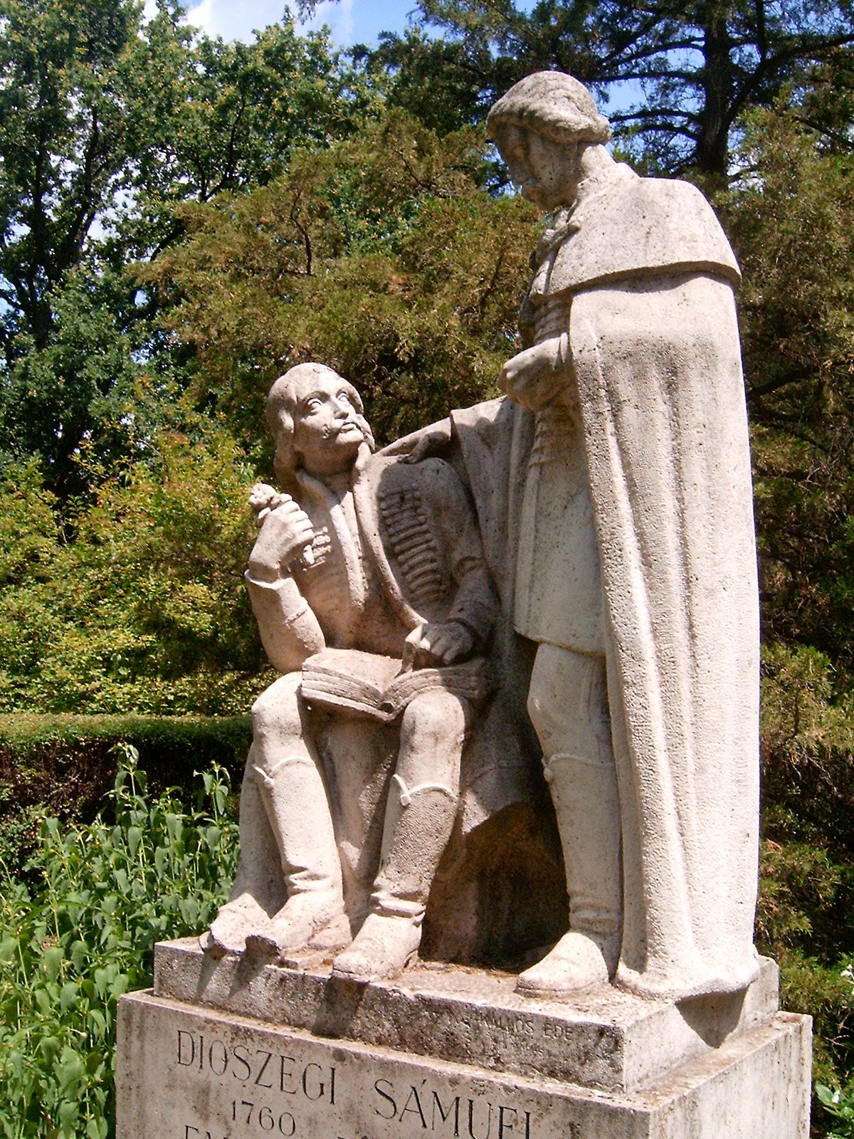 Dioszegi Sámuel és Fazekas Mihály szobor Debrecenben Fotó: Wikipedia