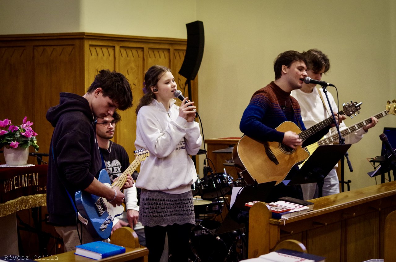 Dicsőítő nap Révész Csilla 2025