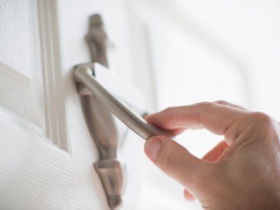 Jehova Tanúi_kopogtató_gettyimages