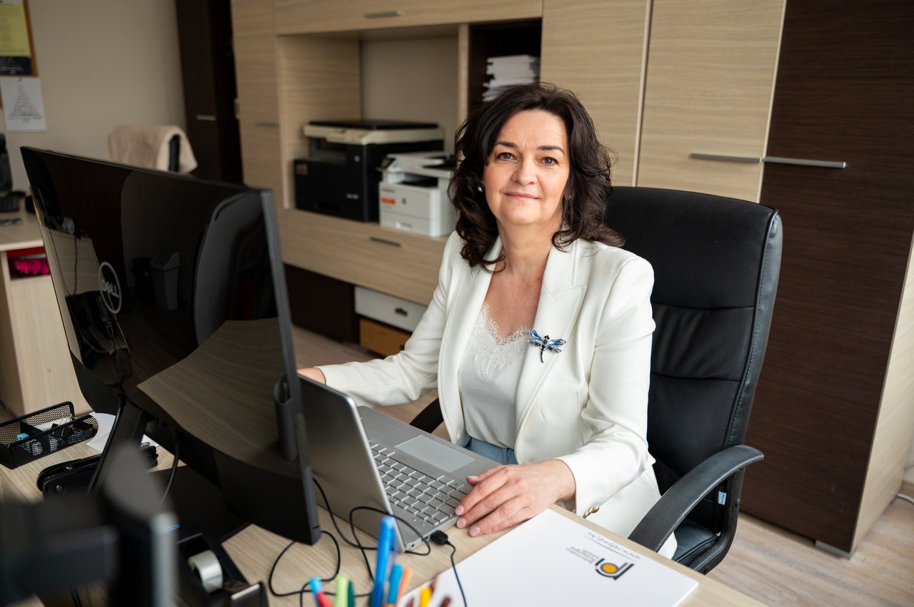 Maklári Mónika borító