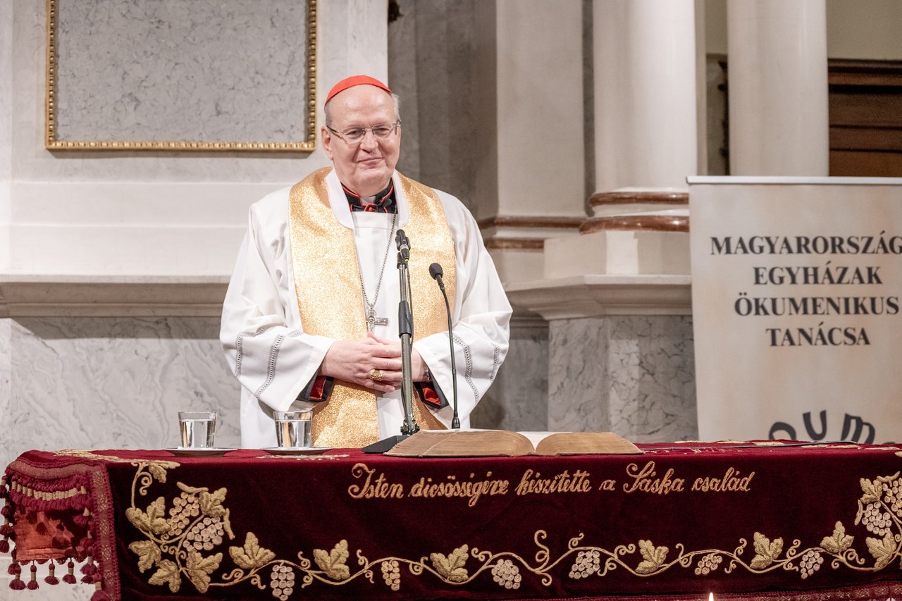 Ökumenikus imahét nyitóistentisztelet, Kálvin tér 2026 Erdő Péter (f.Bazánth Ivola)