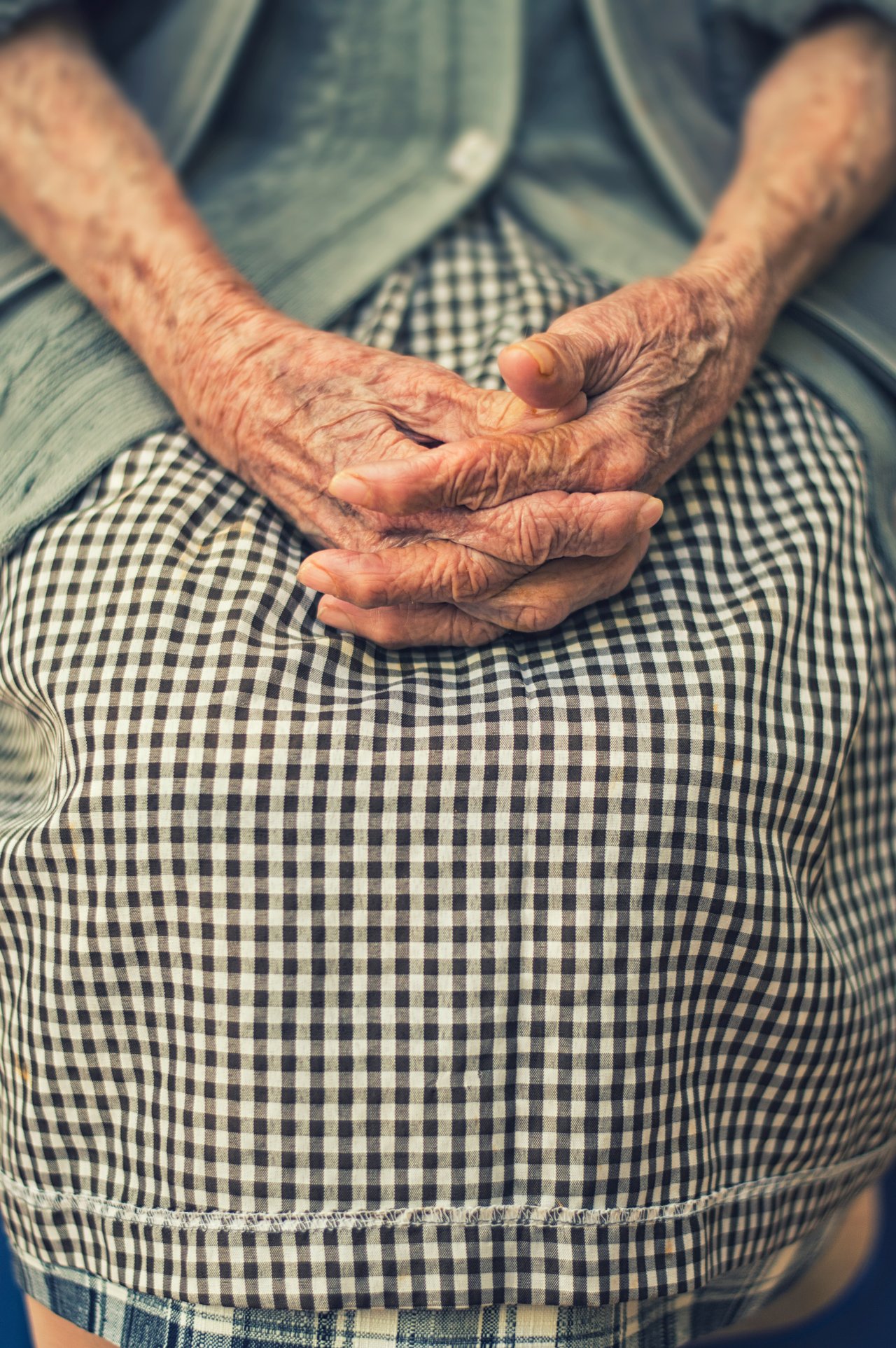 Öreg hölgy, nagymama, idős, kor, öregség, öregedés - Fotó: Unsplash/Danie Franco