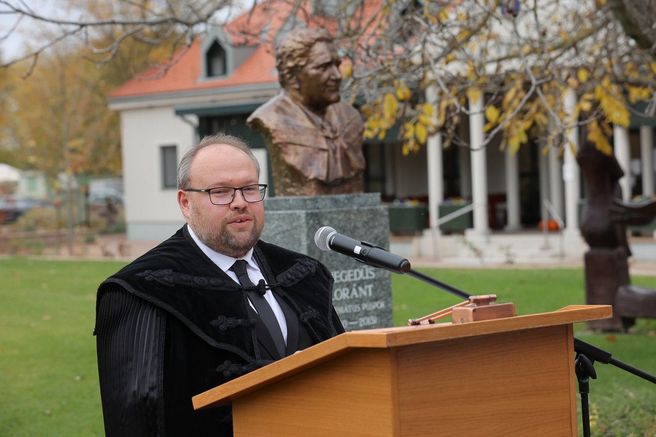 hegedűs loránt mellszobor vargosz