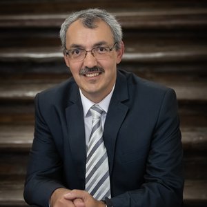 Kustár Zoltán portré