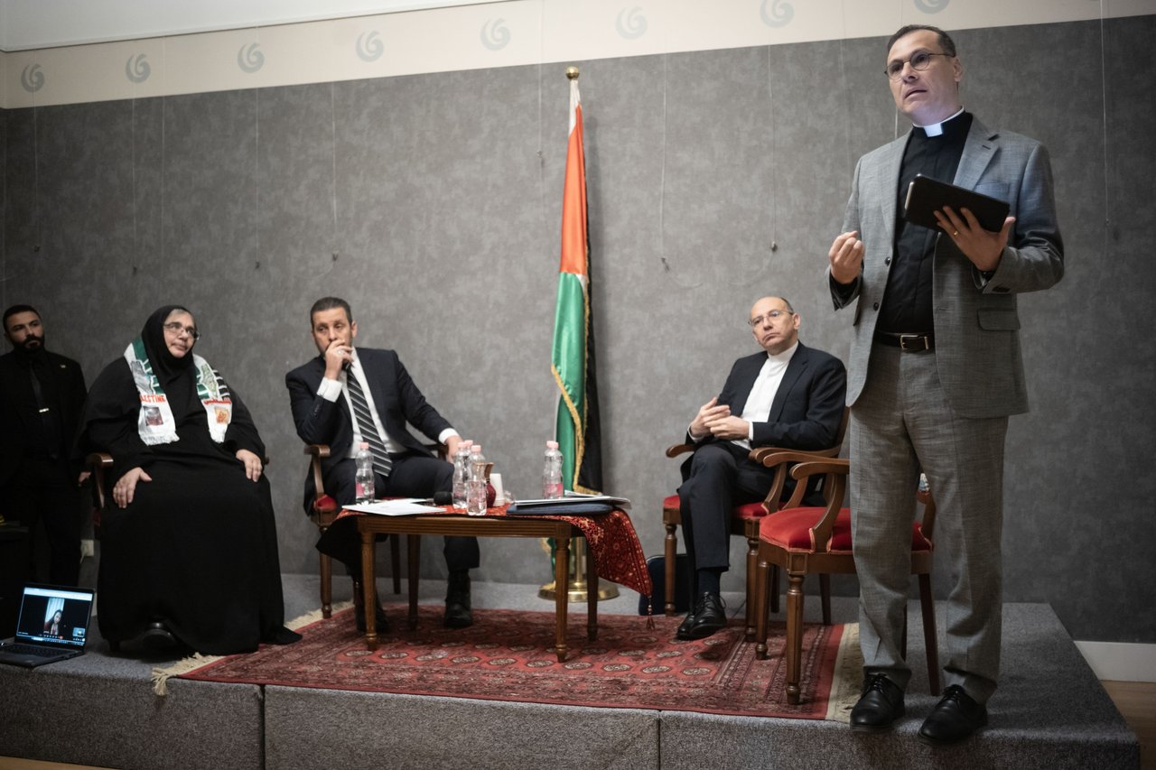 Munther Isaac. Palesztin keresztyének helyezete előadások 2025. november 26. Budapest, Yunus Emre Török Kulturális Központ. Fotó: Todoroff Lázár