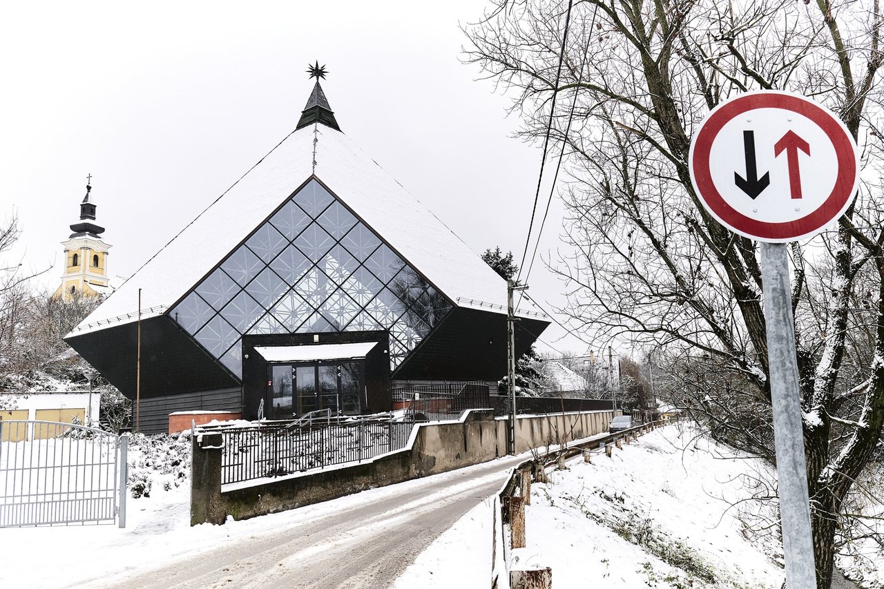 Magyaródi Milán Dunaujvarosi gyulekezet