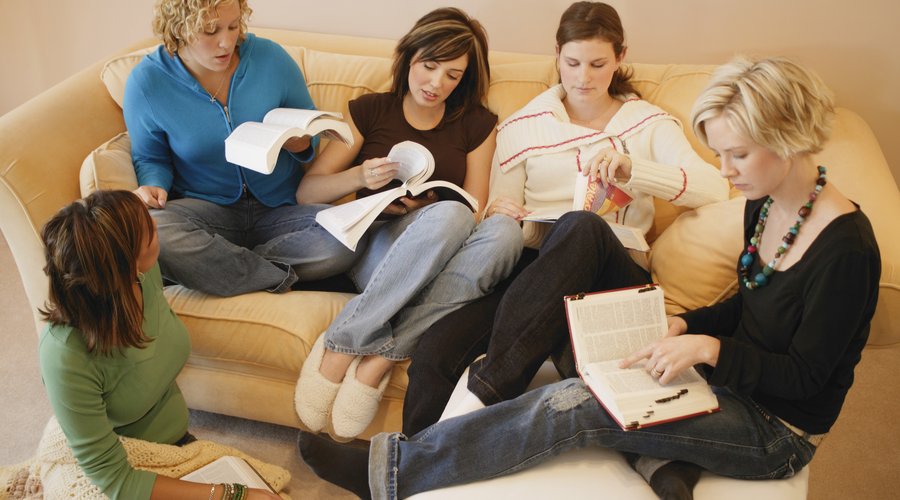 Biblia-olvasás-közösségben-Getty Images