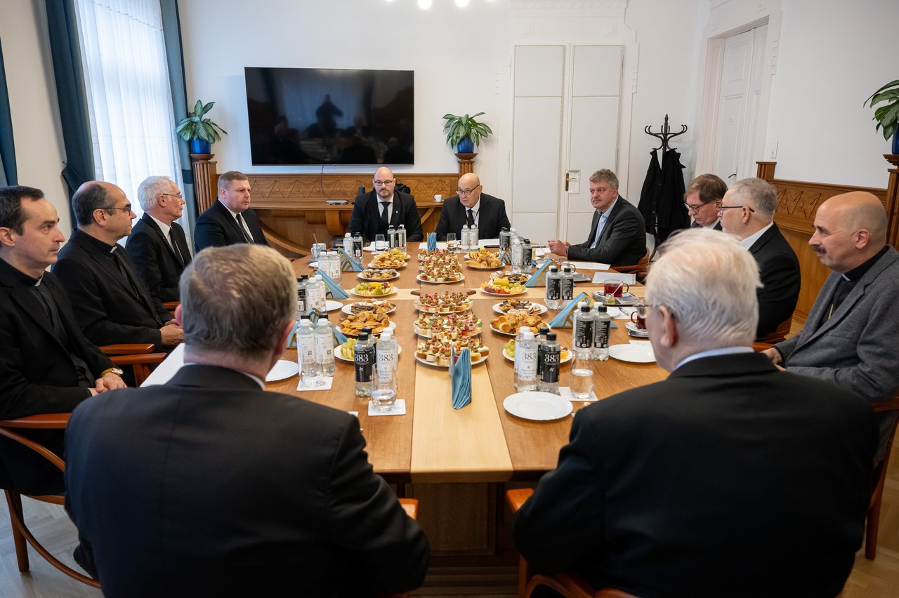 sln3348-f3600a2f50_püspökök találkozó 2025 Sebestyén