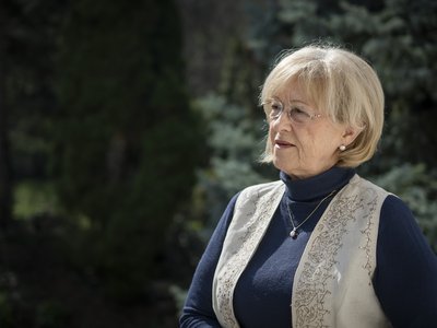 Komlósi Piroska otthonában 2025 Sebestyén