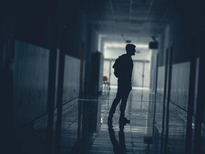 sötétség_folyosó_depresszió_borító